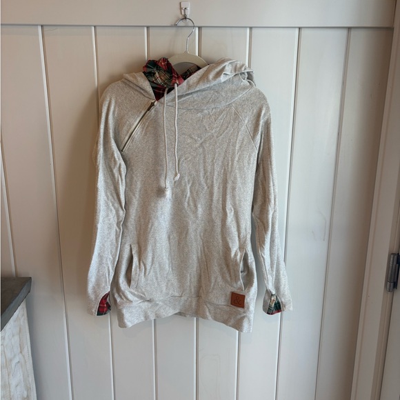 AMPERSAND AVE Tops - Women’s Christmas plaid Gray Hoodie